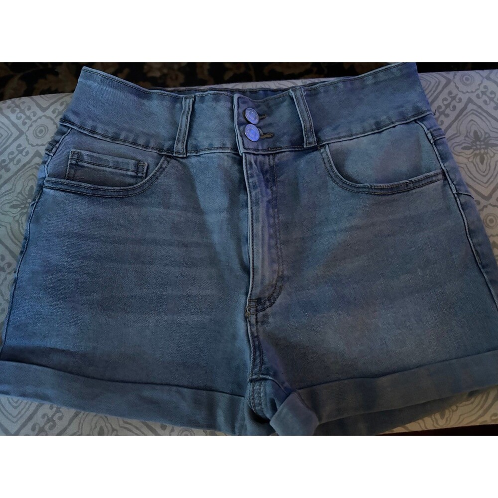 Forever 21 Size 29x2 Women’s Jean Shorts Light Wash